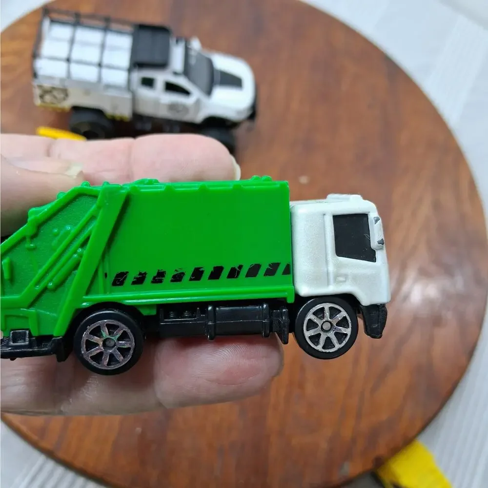 Maisto Diecast 8 Piece Car & Truck‎ Lot Garbage Pickup Trucks